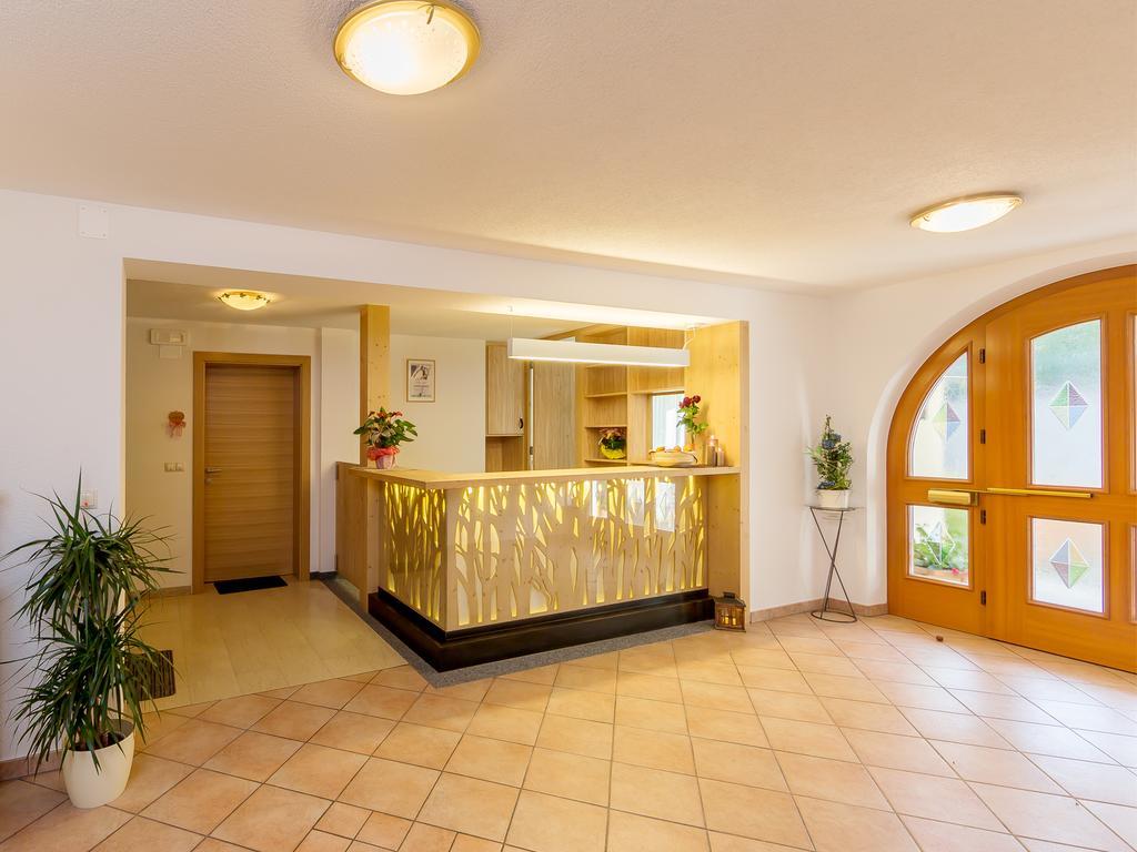 Garni Appartement Alpenresidence Cadipietra Ruang foto