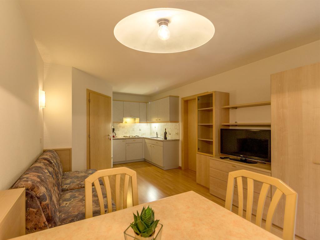 Garni Appartement Alpenresidence Cadipietra Ruang foto
