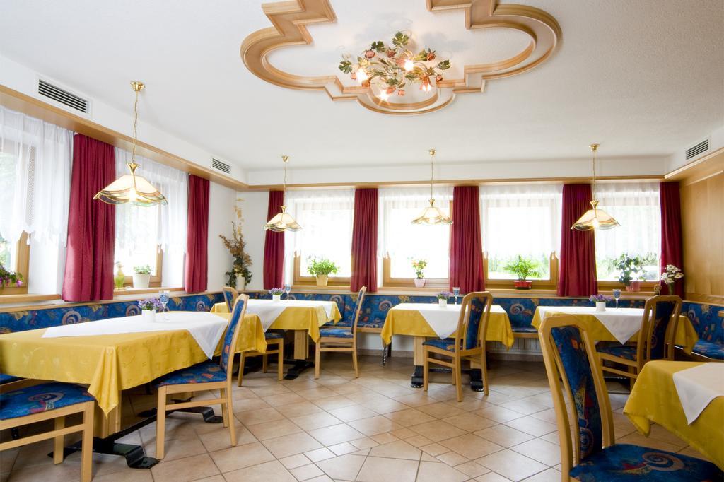 Garni Appartement Alpenresidence Cadipietra Ruang foto