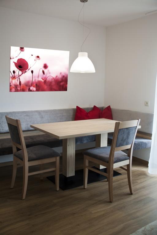 Garni Appartement Alpenresidence Cadipietra Ruang foto