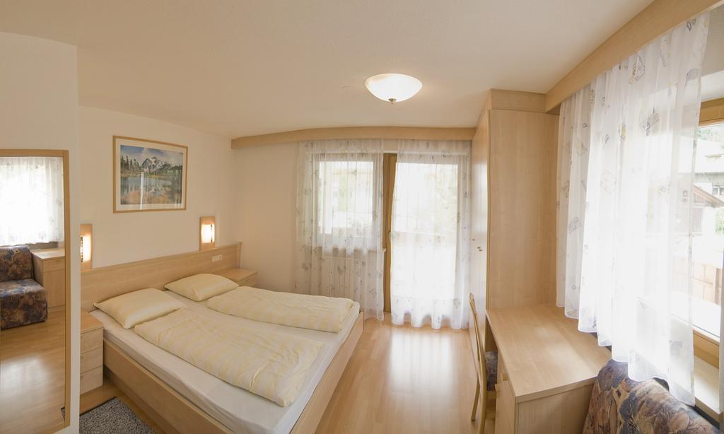 Garni Appartement Alpenresidence Cadipietra Ruang foto