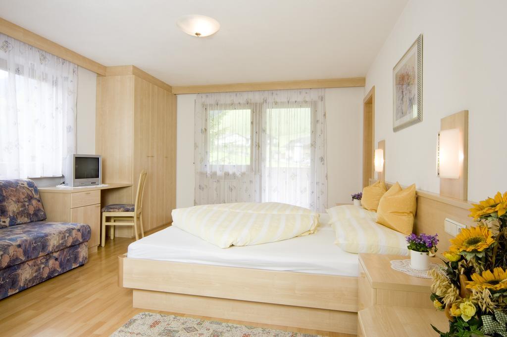 Garni Appartement Alpenresidence Cadipietra Ruang foto