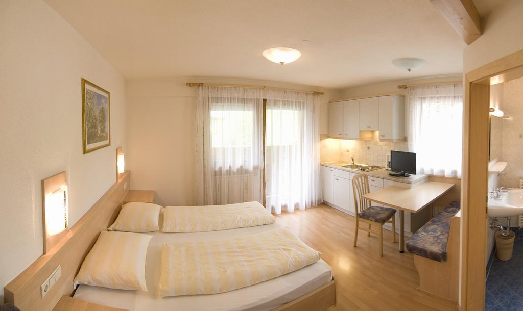 Garni Appartement Alpenresidence Cadipietra Ruang foto