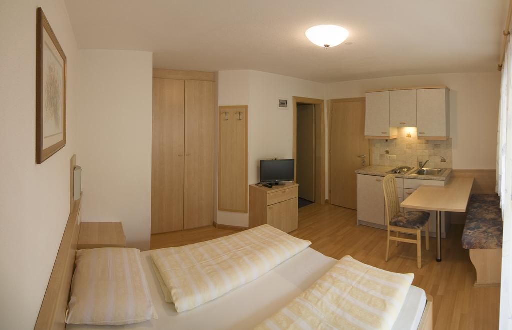 Garni Appartement Alpenresidence Cadipietra Ruang foto